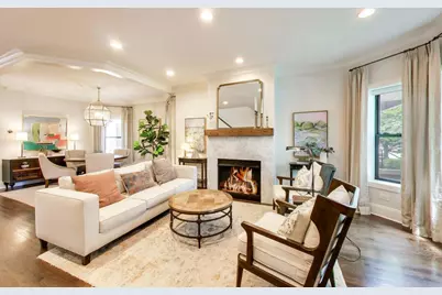2136 W Waveland Avenue, Chicago, IL 60618 - Photo 2