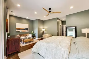 2136 W Waveland Ave, Chicago, IL 60618 - Photo 14