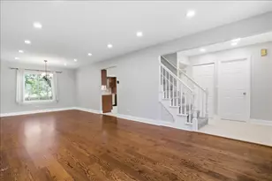 1284 Regent Dr, Mundelein, IL 60060 - Photo 2