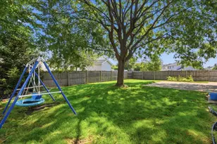 1284 Regent Dr, Mundelein, IL 60060 - Photo 22