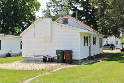 660 W Elm Street, South Wilmington, IL 60474 - Photo 4