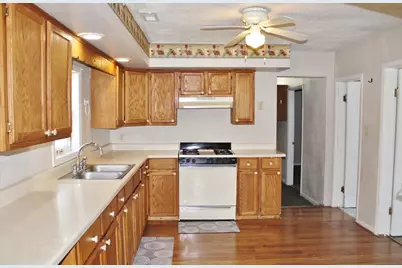660 W Elm Street, South Wilmington, IL 60474 - Photo 10