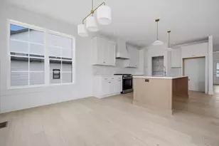5210 Castlebar Dr, Bloomington, IL 61705 - Photo 12