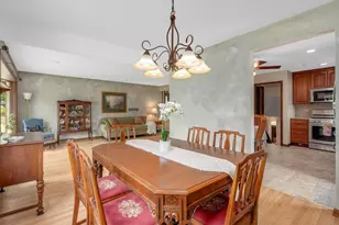 570 W Crockett Ave, Elmhurst, IL 60126 - Photo 8