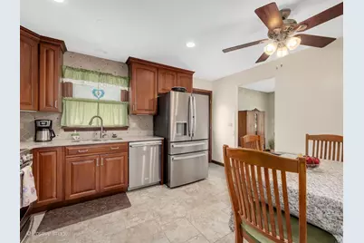 570 W Crockett Avenue, Elmhurst, IL 60126 - Photo 10