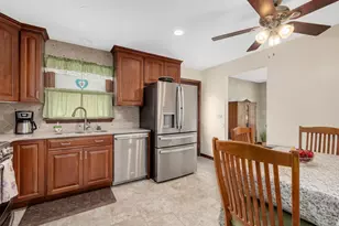 570 W Crockett Ave, Elmhurst, IL 60126 - Photo 10