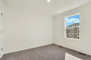 2052 Yellowstone Blvd, Mundelein, IL 60060 - Photo 16
