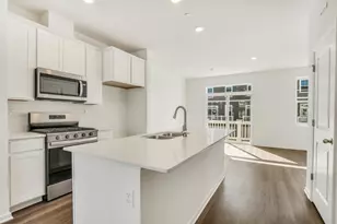 2052 Yellowstone Blvd, Mundelein, IL 60060 - Photo 2