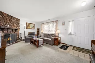 437 Wright Ct, Bolingbrook, IL 60440 - Photo 4