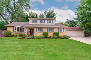 720 S Butterfield Rd, Libertyville, IL 60048 - Photo 1