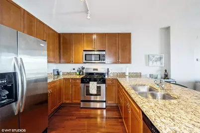 451 W Huron Street #1003, Chicago, IL 60654 - Photo 8