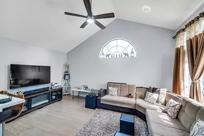 2033 N Evergreen Avenue, Arlington Heights, IL 60004 - Photo 12