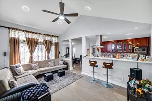 2033 N Evergreen Ave, Arlington Heights, IL 60004 - Photo 10
