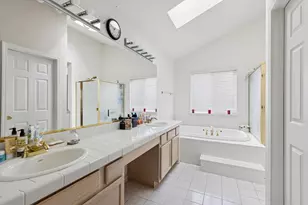 1618 Astor Ave, Oakbrook Terrace, IL 60181 - Photo 10