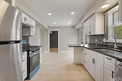 2208 Kensington Drive, Schaumburg, IL 60194 - Photo 18