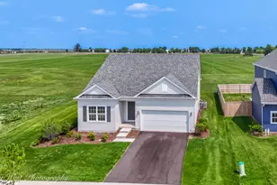 330 N Aspen Dr, Cortland, IL 60112 - Photo 4