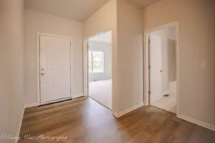 330 N Aspen Dr, Cortland, IL 60112 - Photo 6