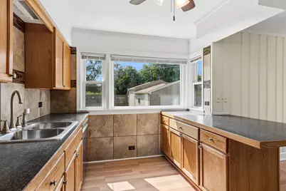 8222 Springfield Avenue, Skokie, IL 60076 - Photo 6