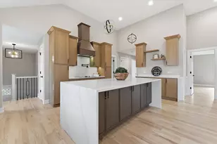 7744 W 81st St, Bridgeview, IL 60455 - Photo 8