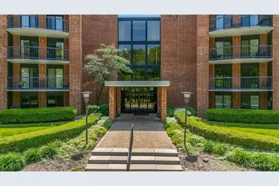 1605 E Central Road #301A, Arlington Heights, IL 60005 - Photo 1