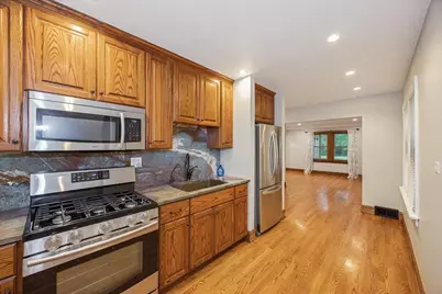 9048 Maple Avenue, Burr Ridge, IL 60527 - Photo 2