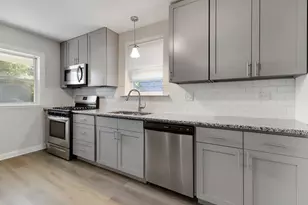 9515 S Woodlawn Ave, Chicago, IL 60628 - Photo 8