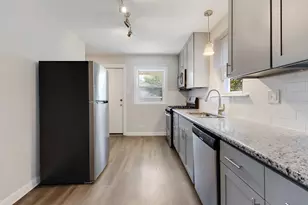 9515 S Woodlawn Ave, Chicago, IL 60628 - Photo 10