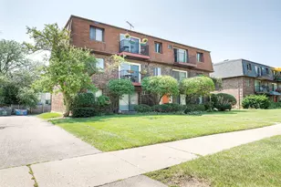 1212 Whispering Hills Ct, Naperville, IL 60540 - Photo 2