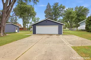 5215 W Nippersink Dr, Richmond, IL 60071 - Photo 2