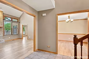 17452 W Meadowbrook Dr, Grayslake, IL 60030 - Photo 4