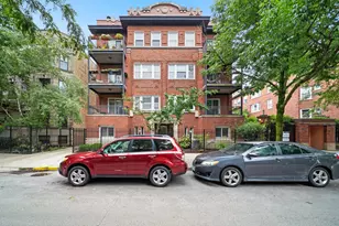 841 W Belle Plaine Ave, Chicago, IL 60613 - Photo 1