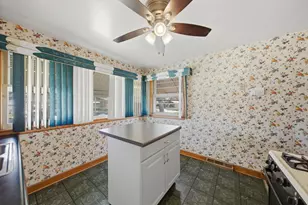 624 Marshall Ave, Bellwood, IL 60104 - Photo 4