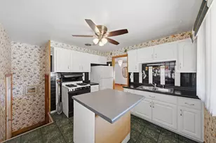 624 Marshall Ave, Bellwood, IL 60104 - Photo 2