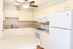 601 W Huntington Commons Rd, Mount Prospect, IL 60056 - Photo 8