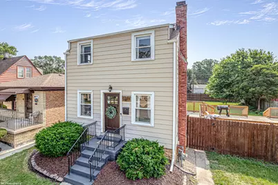 9619 S Albany Avenue, Evergreen Park, IL 60805 - Photo 1