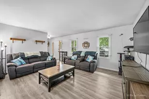 1441 Loch Lomond Dr, Crystal Lake, IL 60014 - Photo 4