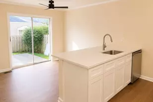 76 Bright Oaks Cir, Cary, IL 60013 - Photo 2