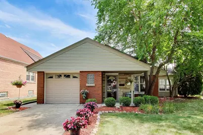 9717 S Avers Avenue, Evergreen Park, IL 60805 - Photo 1