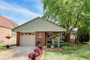 9717 S Avers Ave, Evergreen Park, IL 60805 - Photo 1