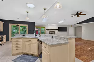 2519 Reynolds Manor Dr, Ottawa, IL 61350 - Photo 2