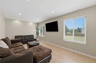 2636 Jenna Cir, Montgomery, IL 60538 - Photo 10