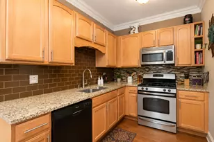 751 W Brompton Ave, Chicago, IL 60657 - Photo 2