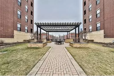 833 W 15th Place #814, Chicago, IL 60608 - Photo 2