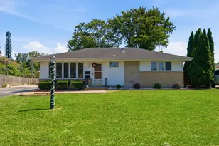 15W425 Victory Pkwy, Elmhurst, IL 60126 - Photo 1
