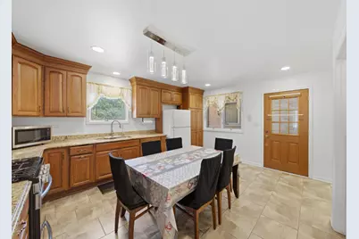 15W425 Victory Parkway, Elmhurst, IL 60126 - Photo 2