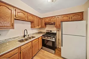 7318 Winthrop Way, Downers Grove, IL 60516 - Photo 4
