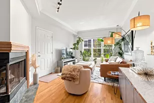 1518 W Superior St, Chicago, IL 60622 - Photo 8