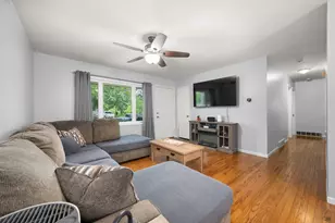 736 Carlson St, Sycamore, IL 60178 - Photo 6