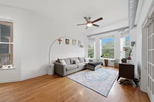 1048 W Foster Ave, Chicago, IL 60640 - Photo 4