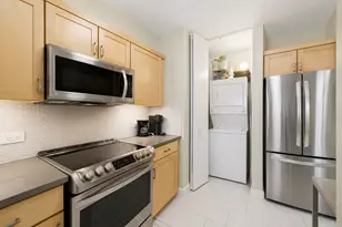 222 N Columbus Dr, Chicago, IL 60601 - Photo 6